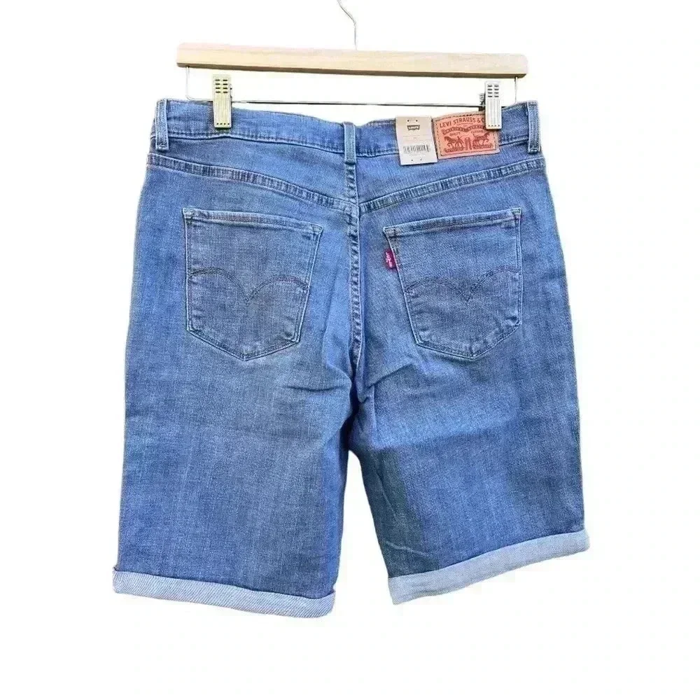 LEVI’S CLASSIC BERMUDA JEAN SHORTS•MEDIUM•SIZE 8•
